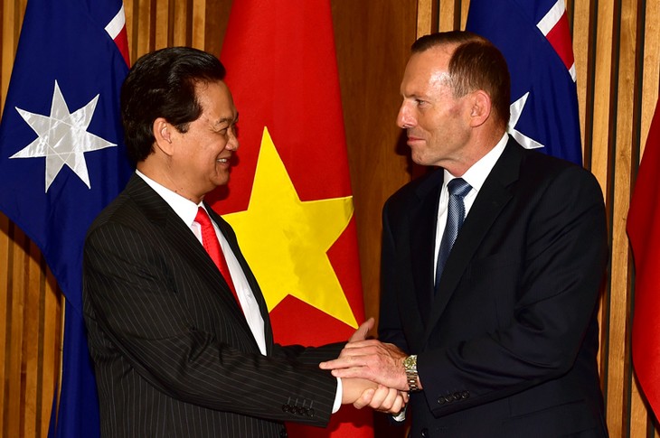 PMs of Vietnam and Australia make phone call - ảnh 1